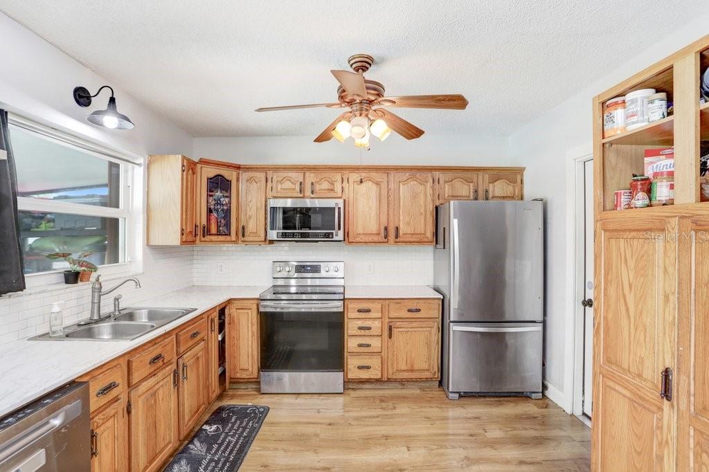 Image 11 of 38 For 1204 Lady Guinevere Drive