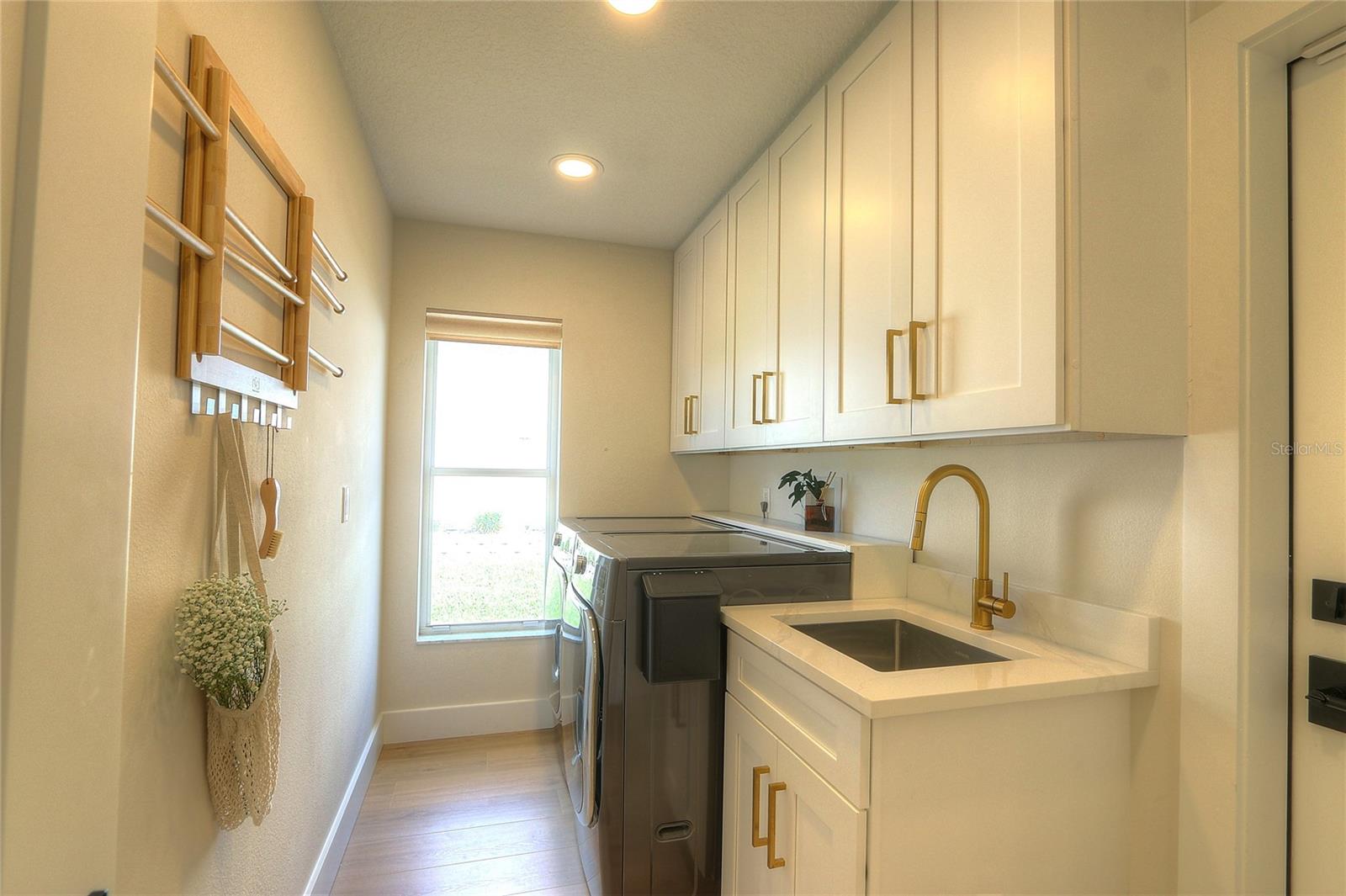 Image 45 of 67 For 204 Water View Court
