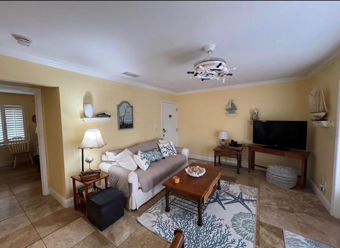 Image 3 of 24 For 5164 Beach Drive Se B Furnishe