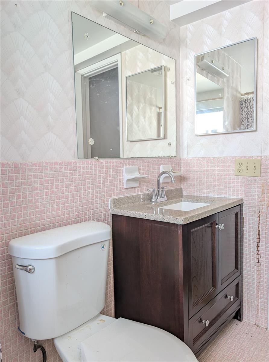 Image 21 of 48 For 5850 18th Street N 23