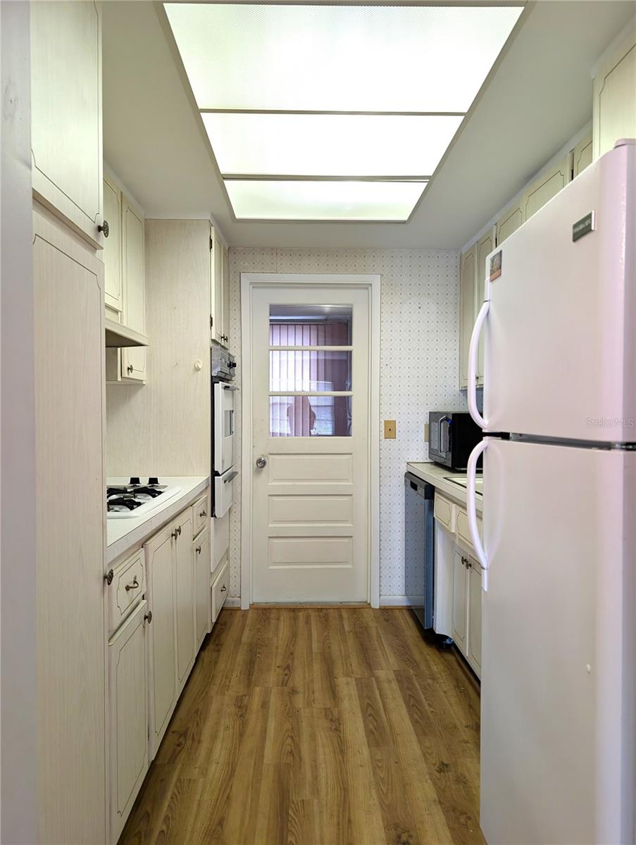 Image 25 of 48 For 5850 18th Street N 23