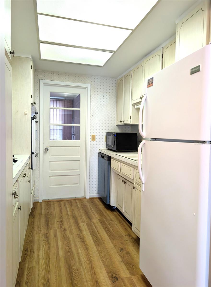 Image 26 of 48 For 5850 18th Street N 23