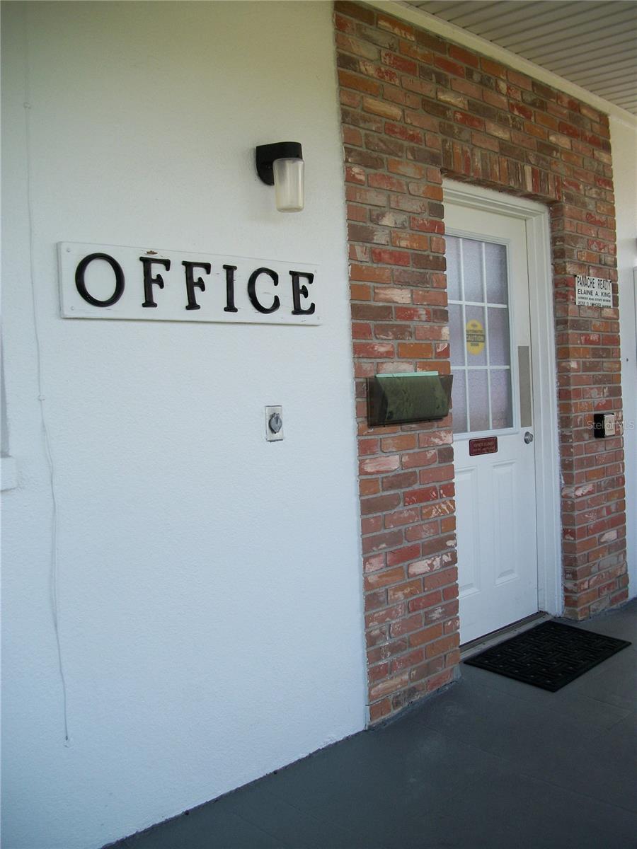 Image 35 of 48 For 5850 18th Street N 23
