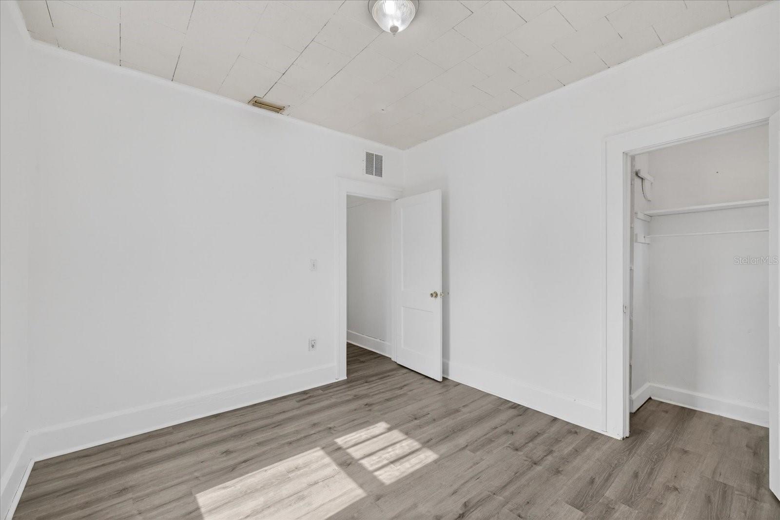 Image 10 of 33 For 2211 22nd Avenue S