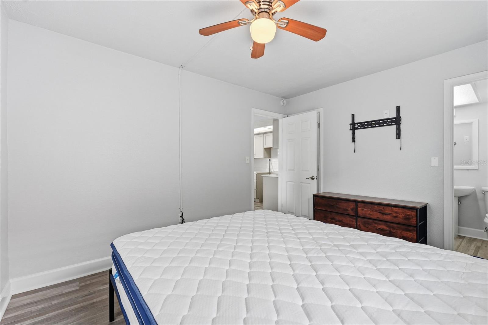 Image 10 of 25 For 17880 Gulf Boulevard 2