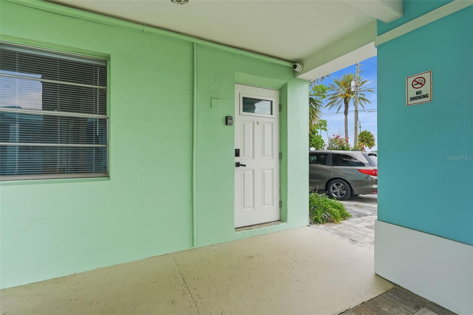 Image 2 of 25 For 17880 Gulf Boulevard 2
