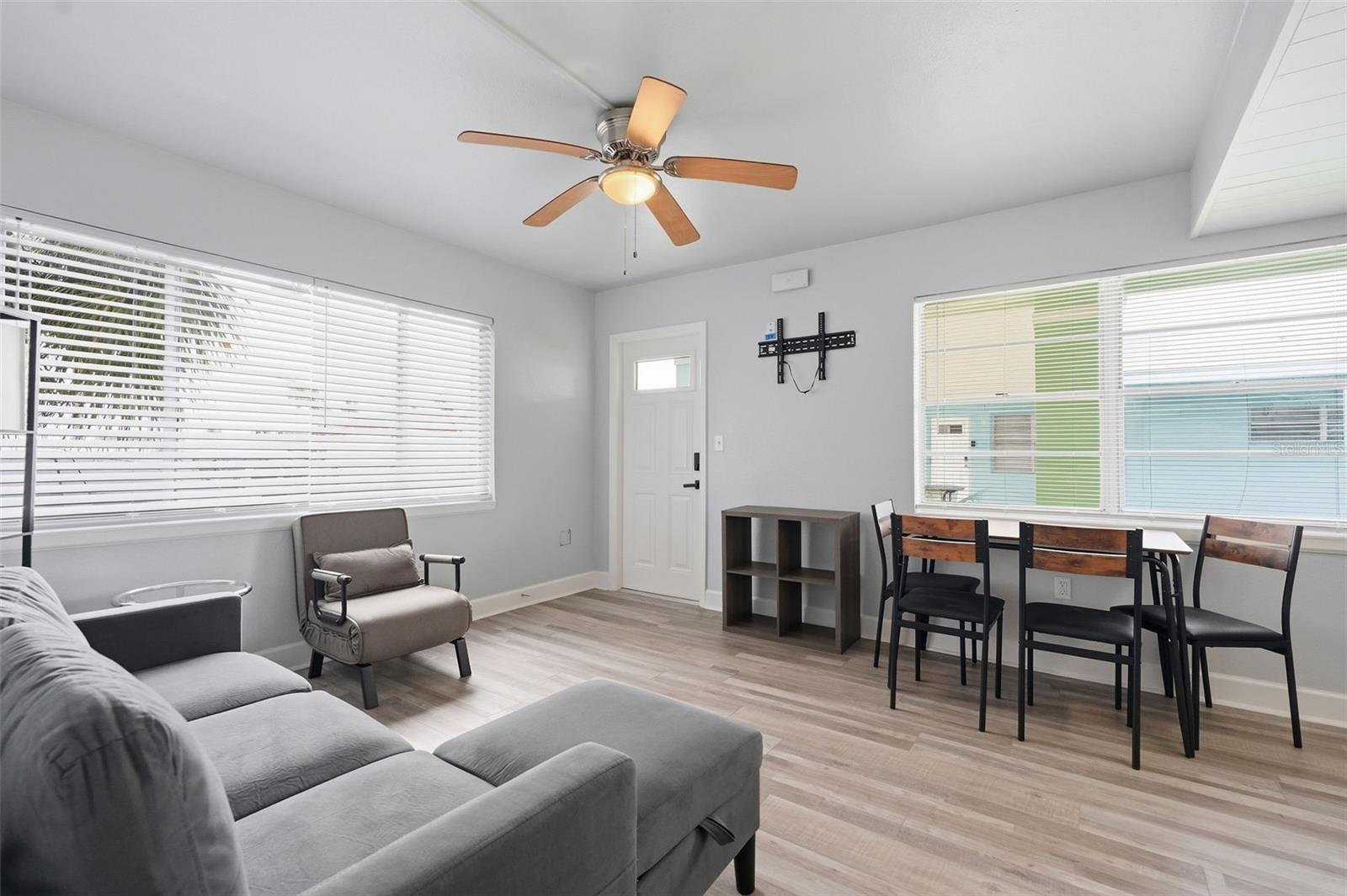 Image 4 of 25 For 17880 Gulf Boulevard 2