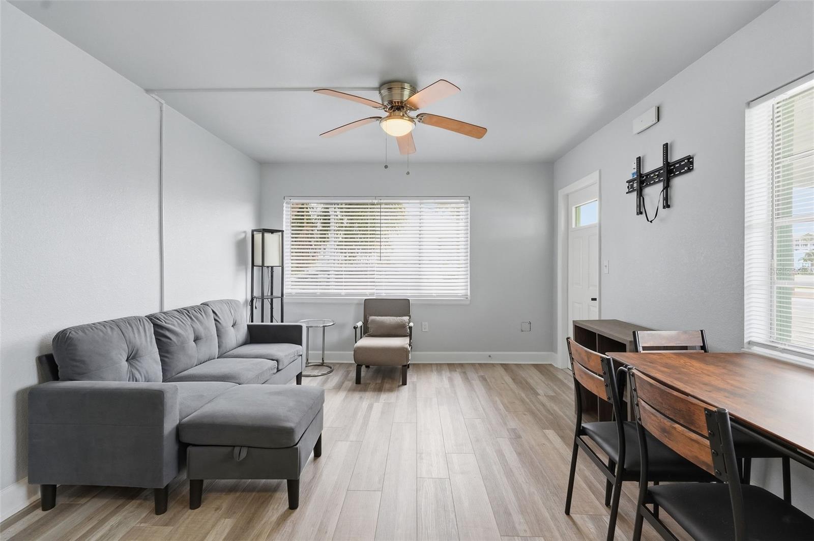 Image 5 of 25 For 17880 Gulf Boulevard 2