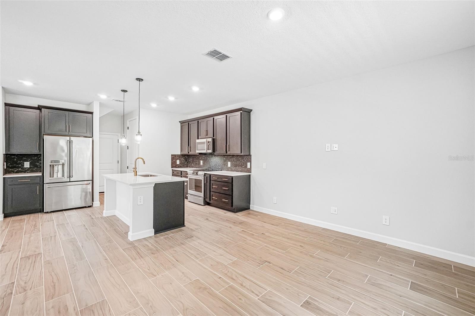 Image 12 of 59 For 7524 Deer Valley Circle
