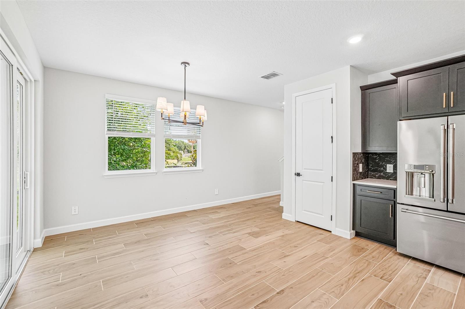 Image 16 of 59 For 7524 Deer Valley Circle