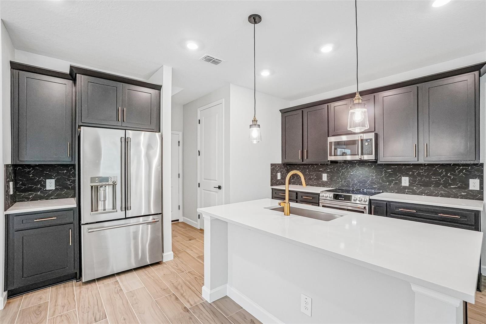Image 20 of 59 For 7524 Deer Valley Circle