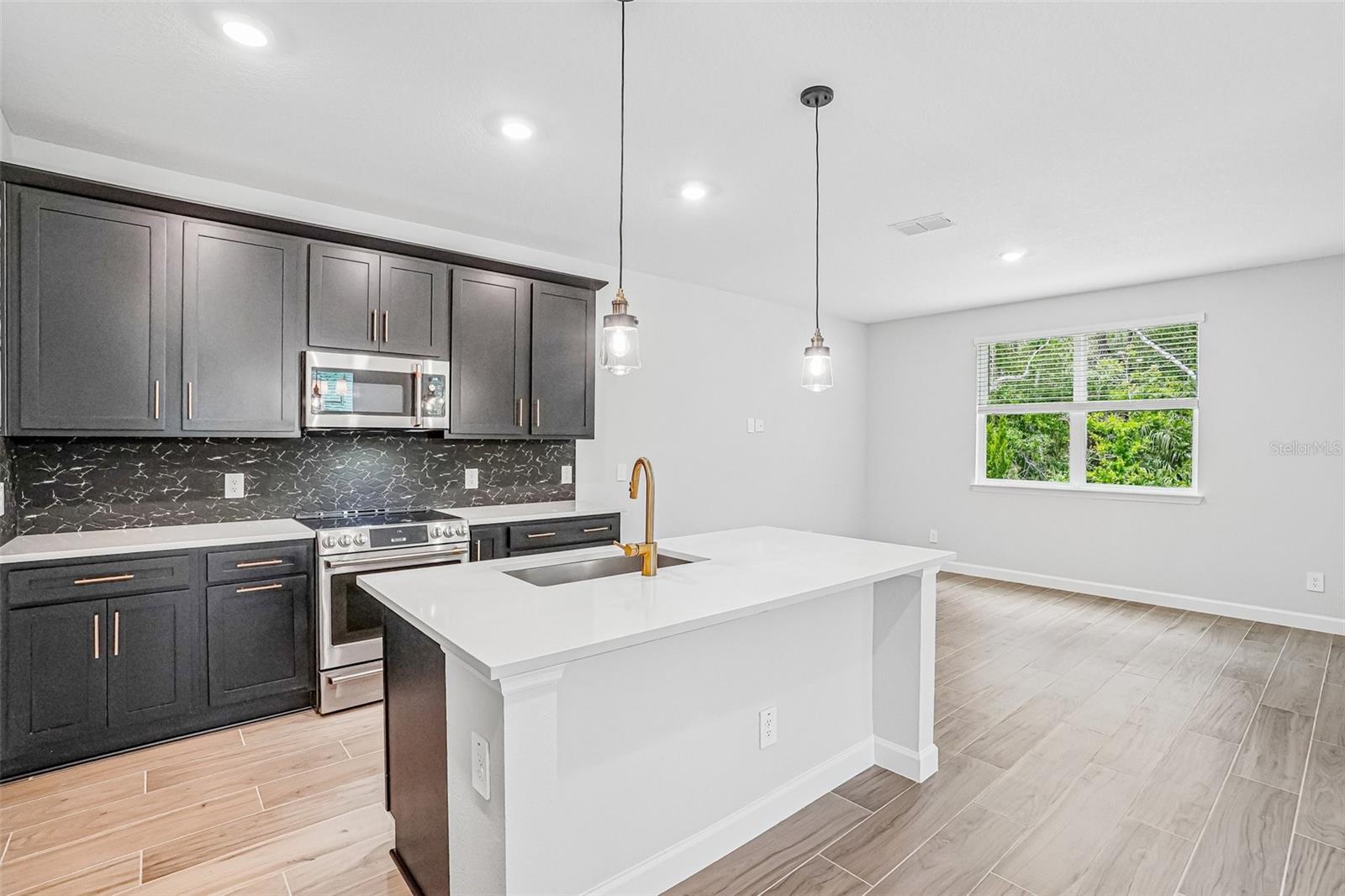 Image 23 of 59 For 7524 Deer Valley Circle