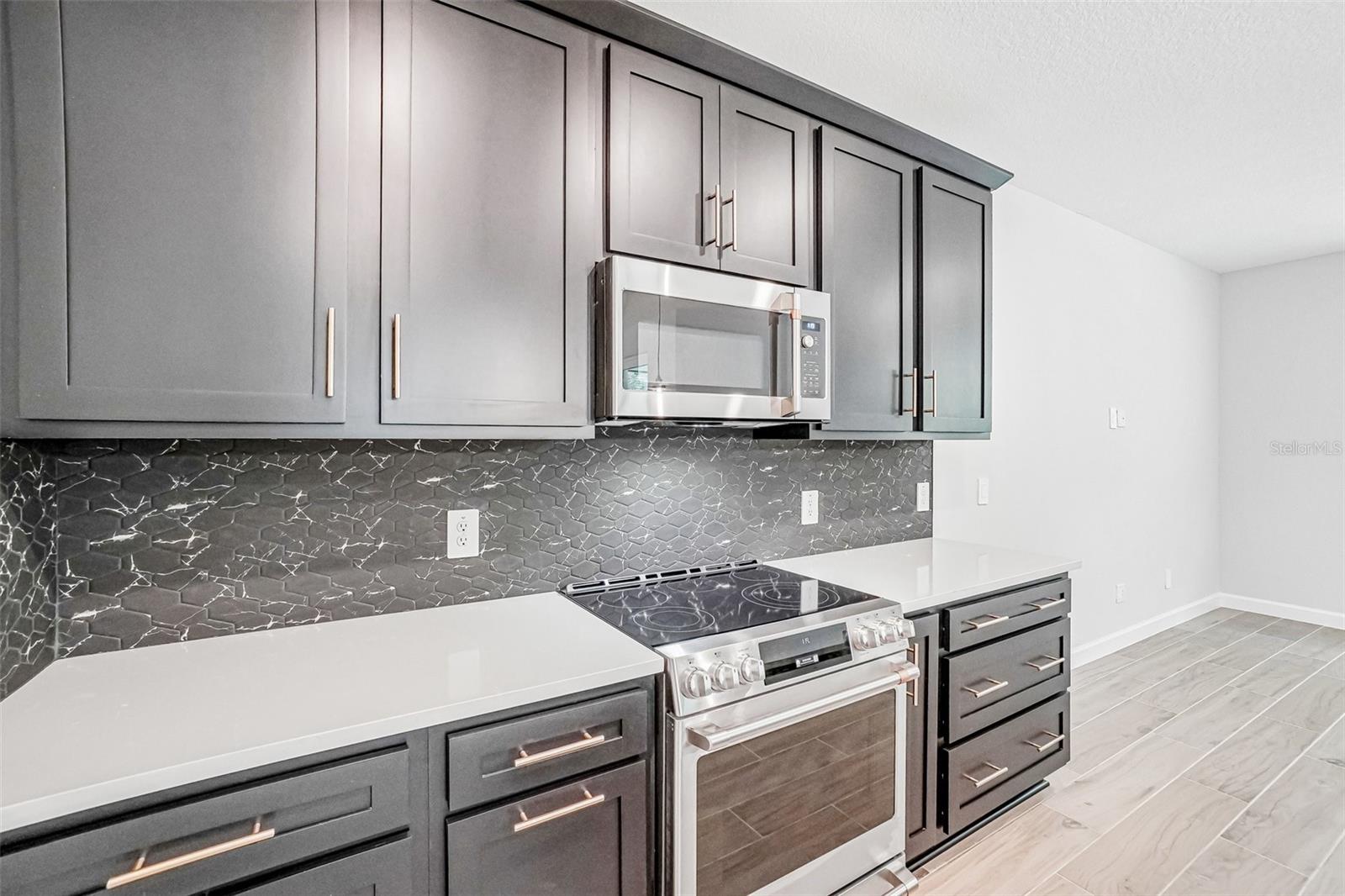 Image 31 of 59 For 7524 Deer Valley Circle