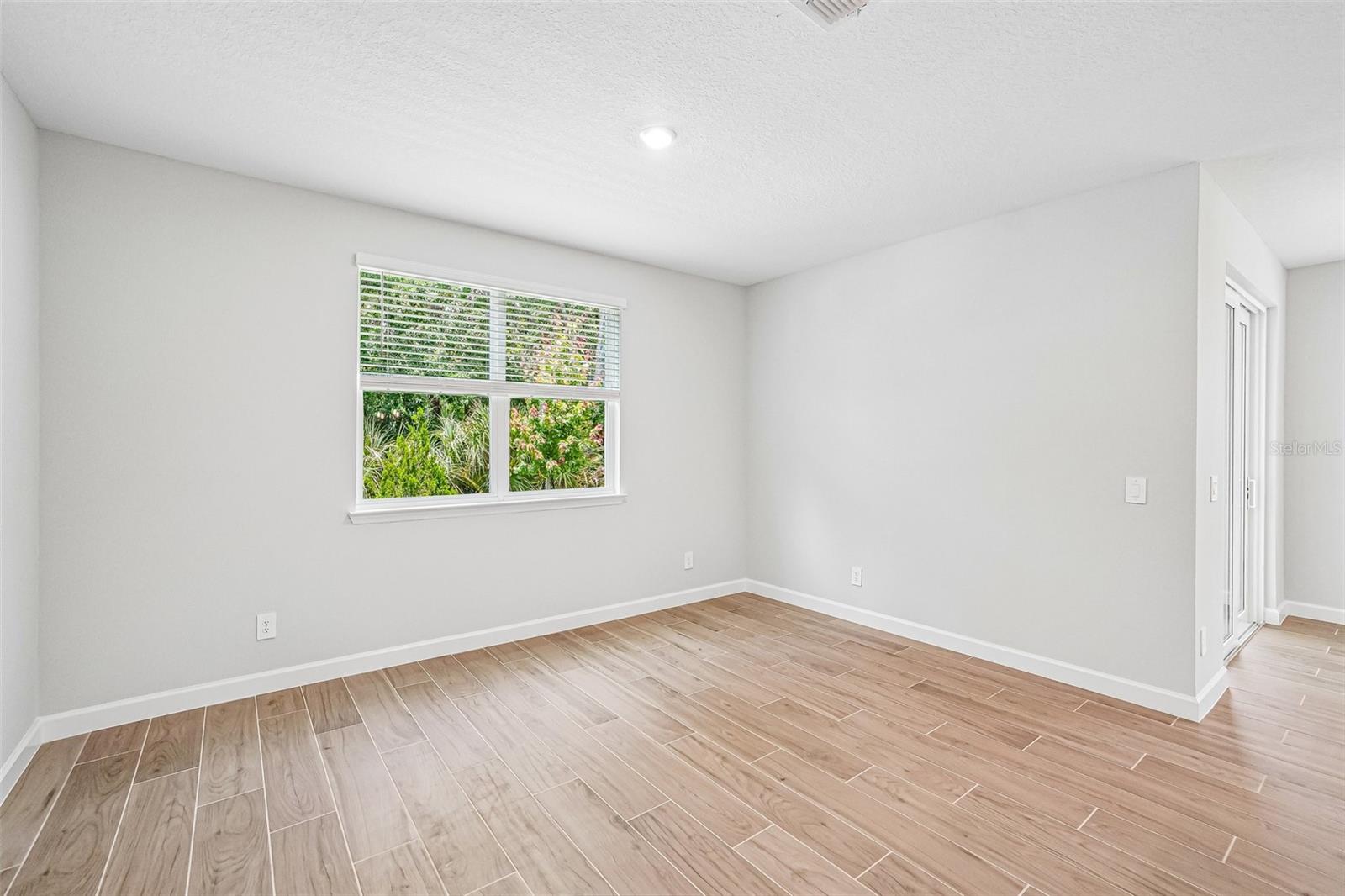 Image 32 of 59 For 7524 Deer Valley Circle