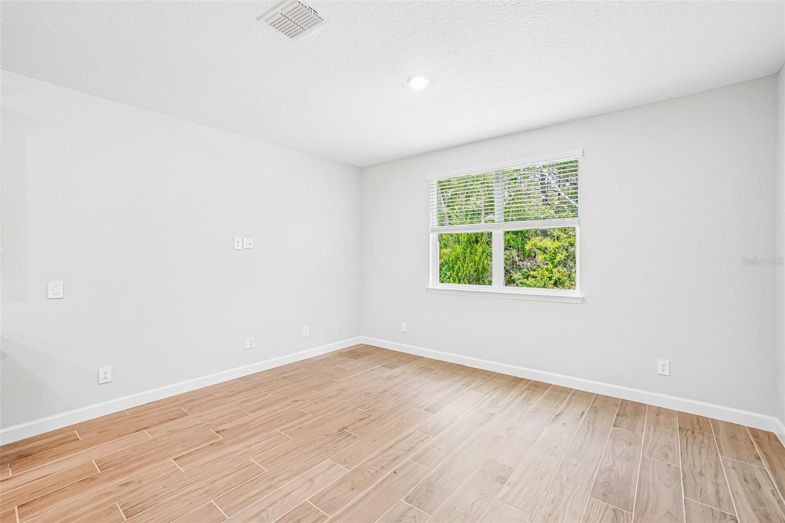 Image 33 of 59 For 7524 Deer Valley Circle