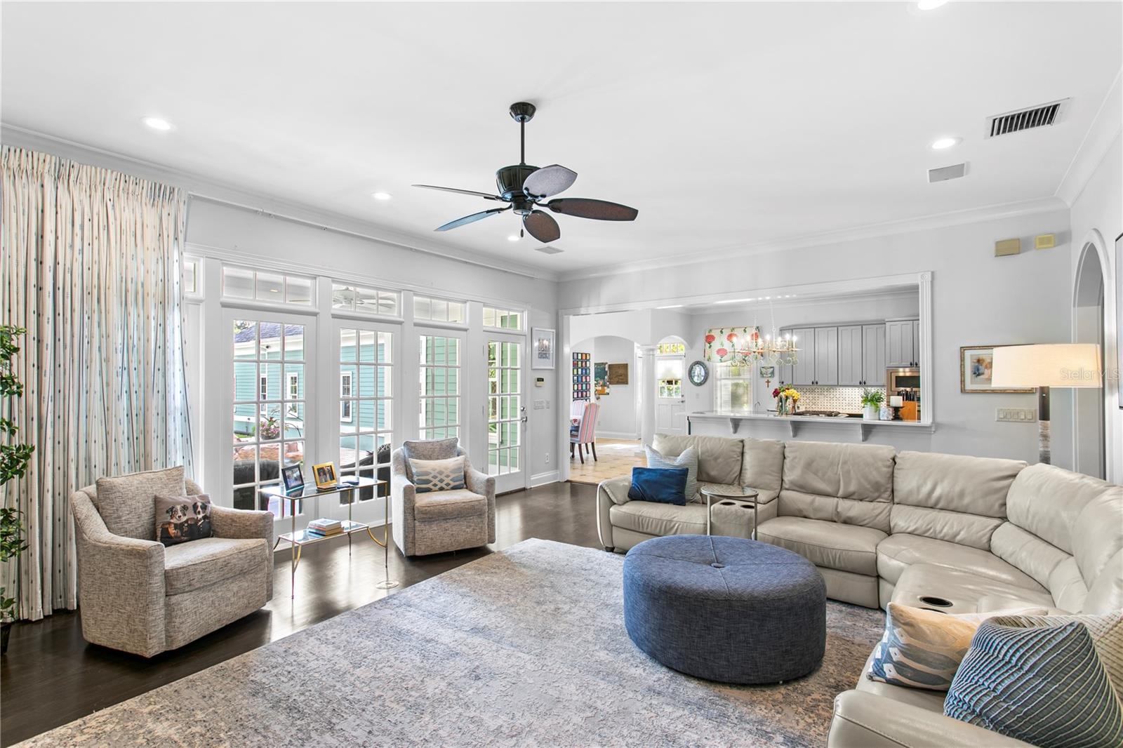 Listing photo id 15 for 3126 Oaklyn Avenue