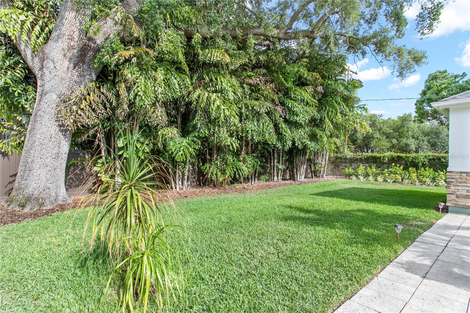Listing photo id 30 for 3126 Oaklyn Avenue