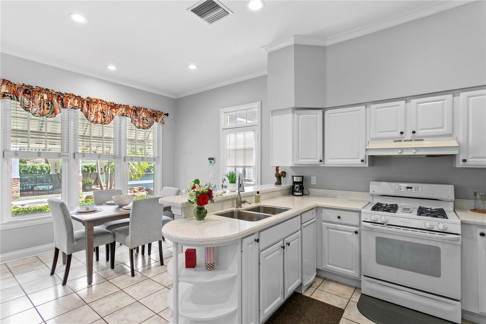 Listing photo id 42 for 3126 Oaklyn Avenue