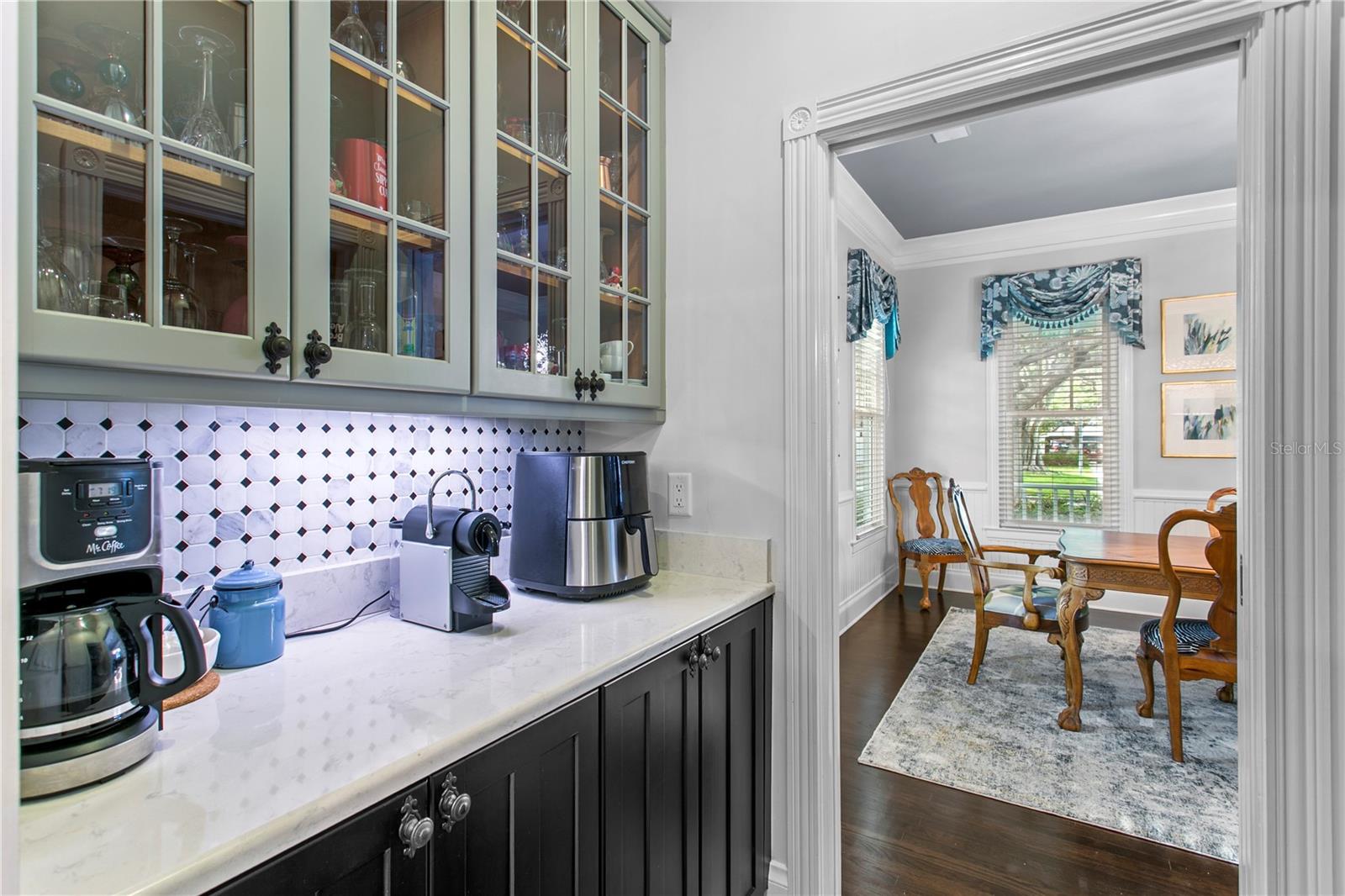 Listing photo id 5 for 3126 Oaklyn Avenue