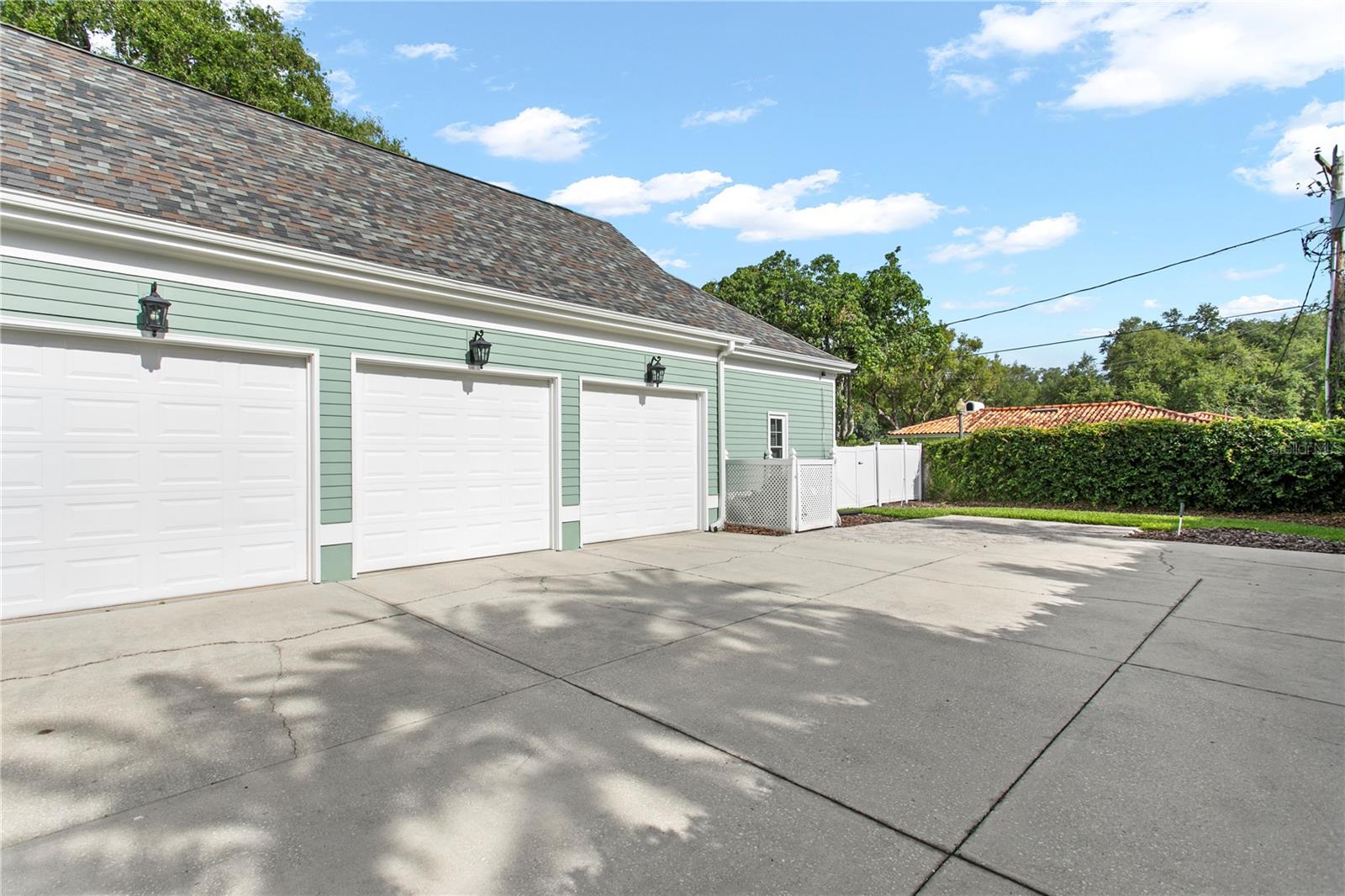 Listing photo id 71 for 3126 Oaklyn Avenue