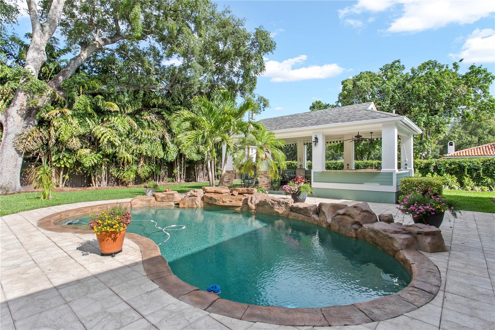 Listing photo id 72 for 3126 Oaklyn Avenue