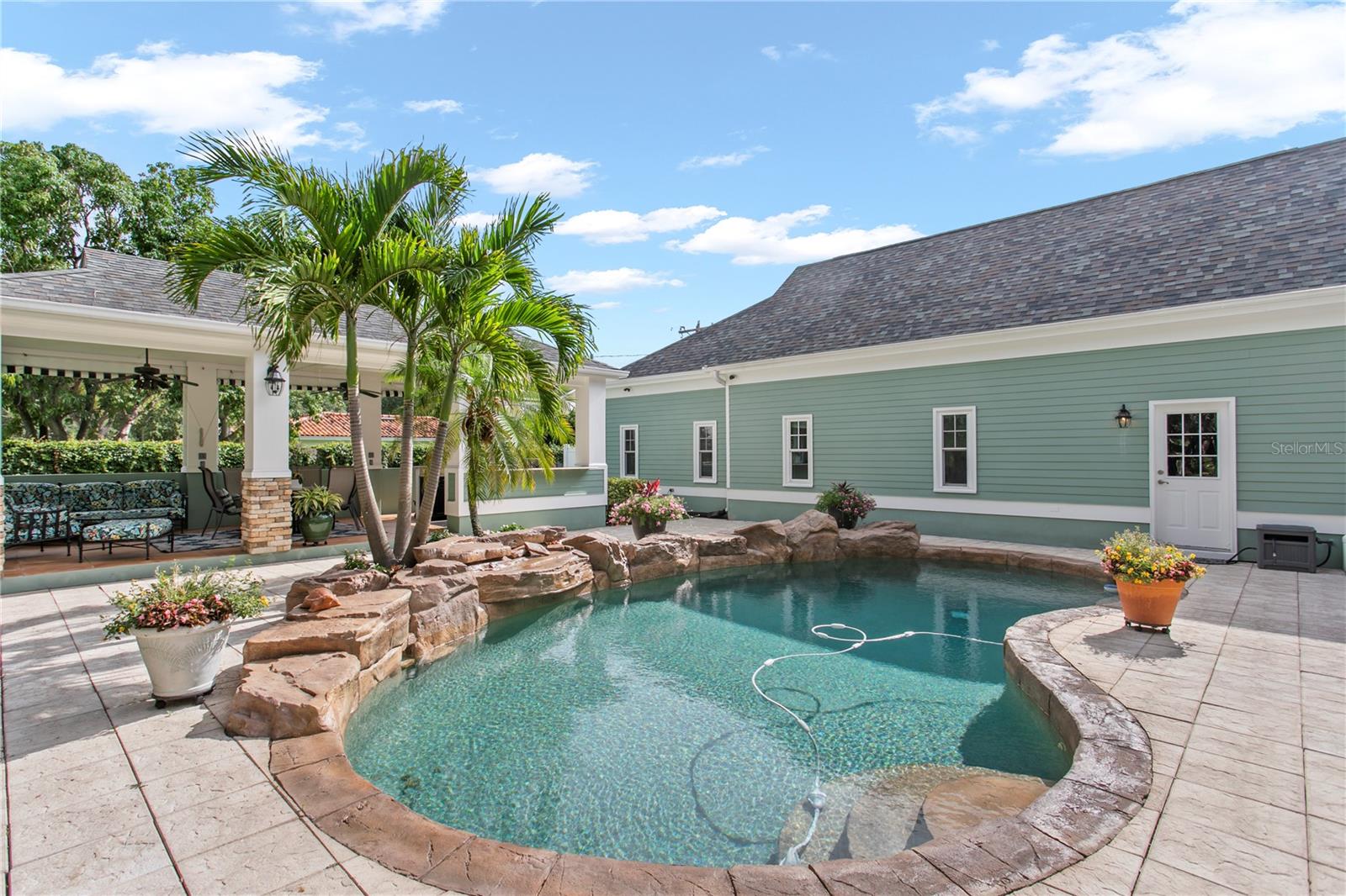 Listing photo id 73 for 3126 Oaklyn Avenue