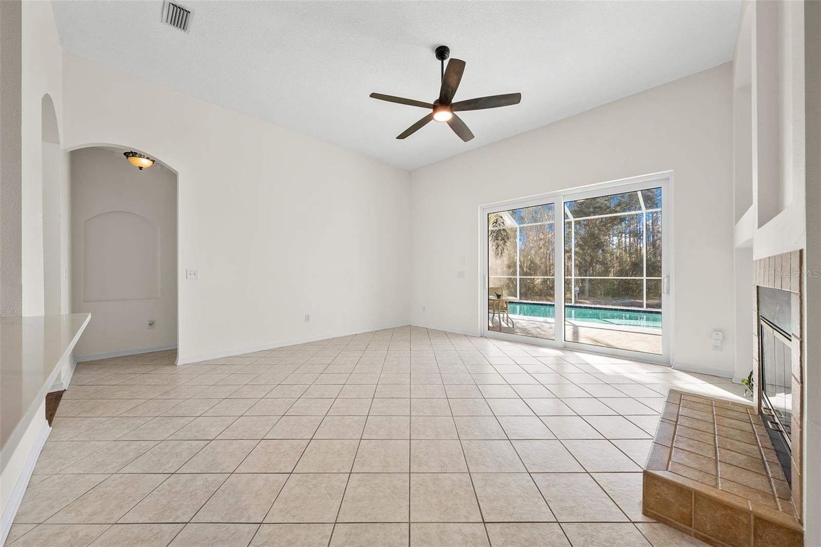 Image 15 of 58 For 27338 Hollybrook Trail