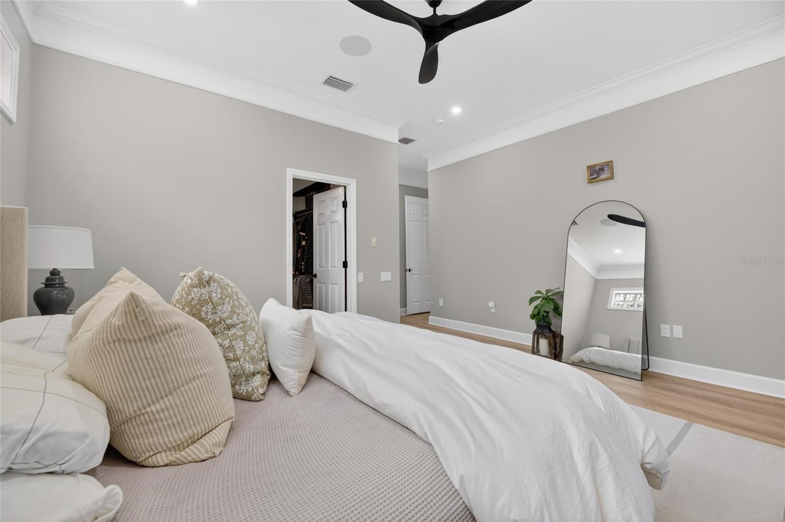 Image 49 of 83 For 9507 Royal Calcutta Place