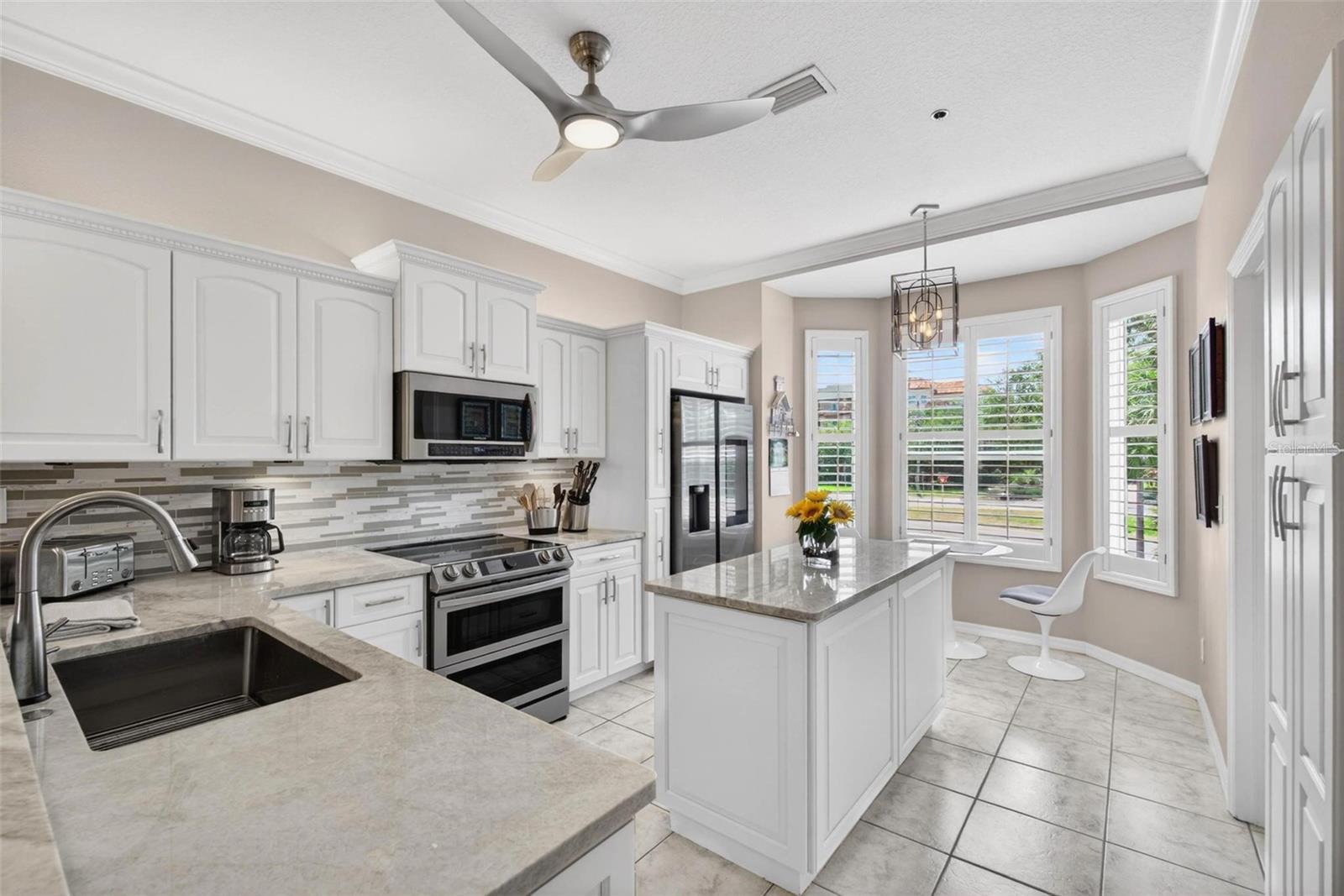 Image 12 of 49 For 1033 Pinellas Bayway S