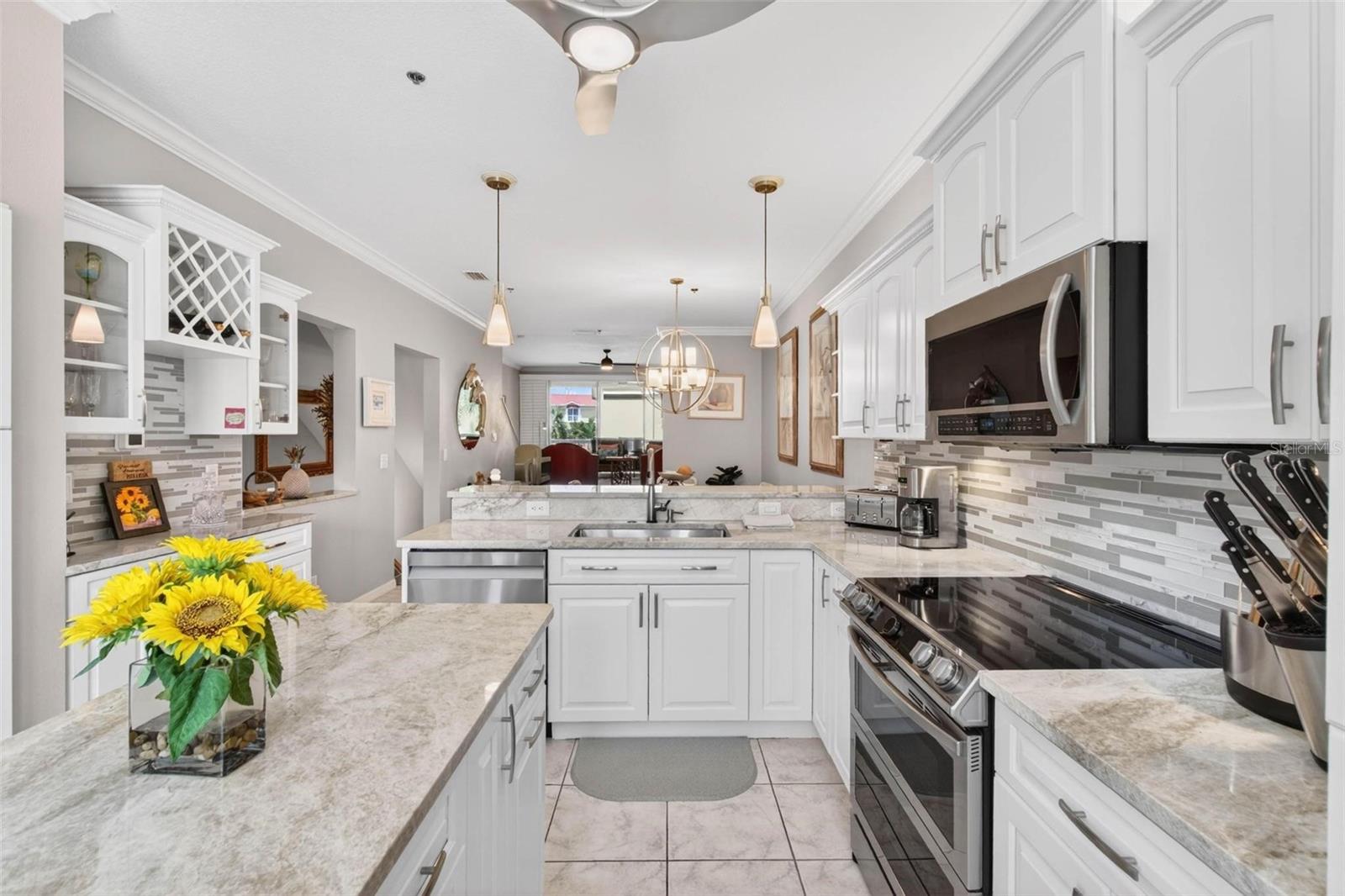 Image 14 of 49 For 1033 Pinellas Bayway S