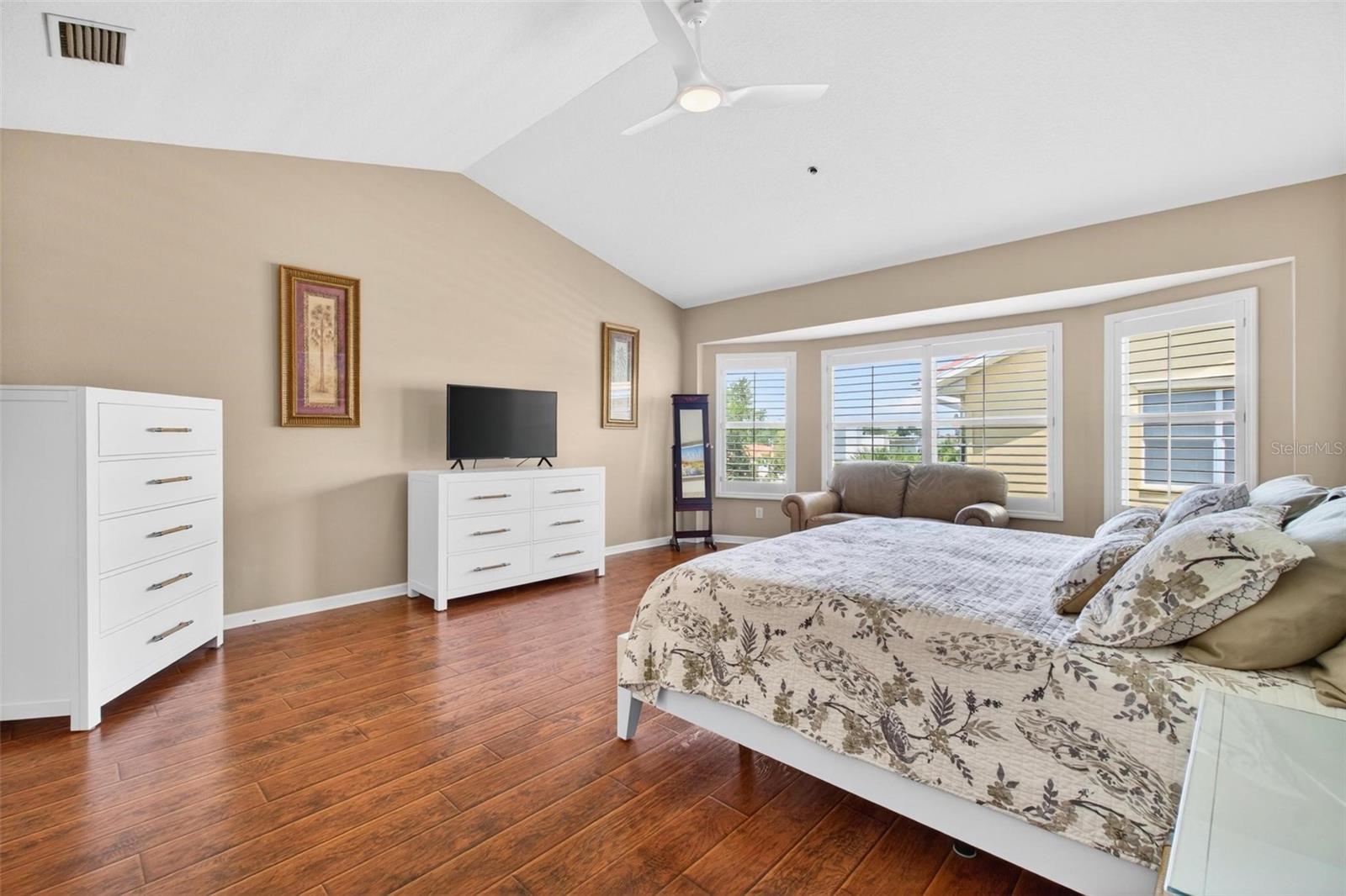 Image 21 of 49 For 1033 Pinellas Bayway S