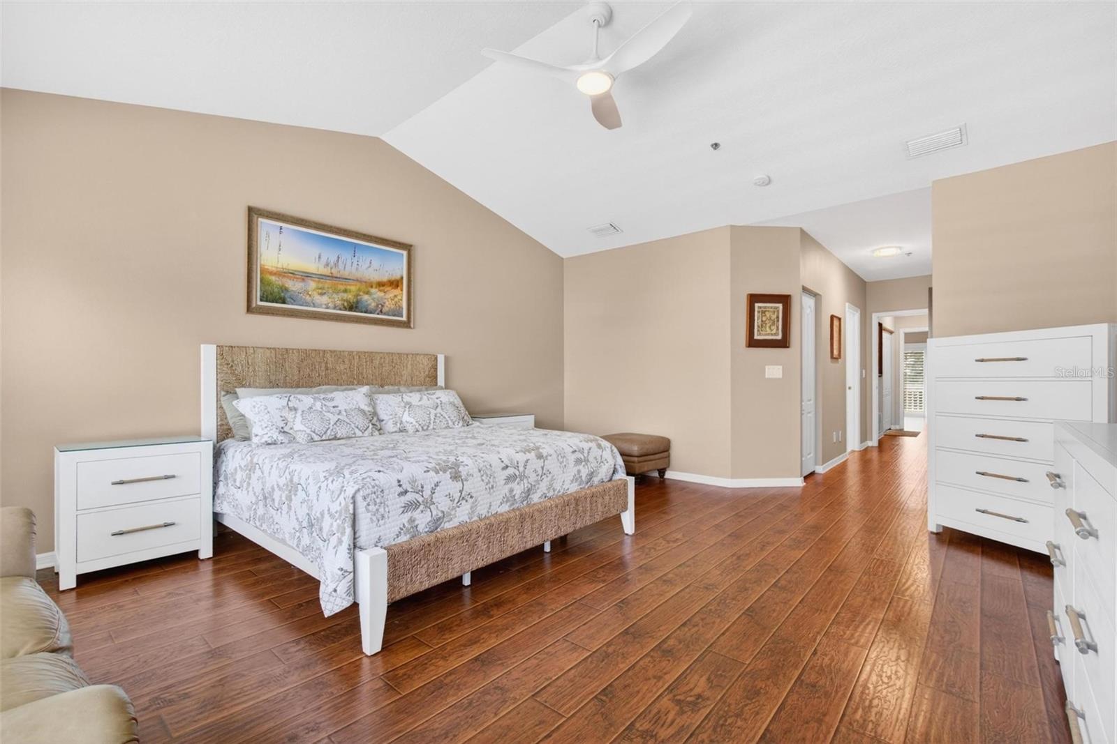 Image 22 of 49 For 1033 Pinellas Bayway S