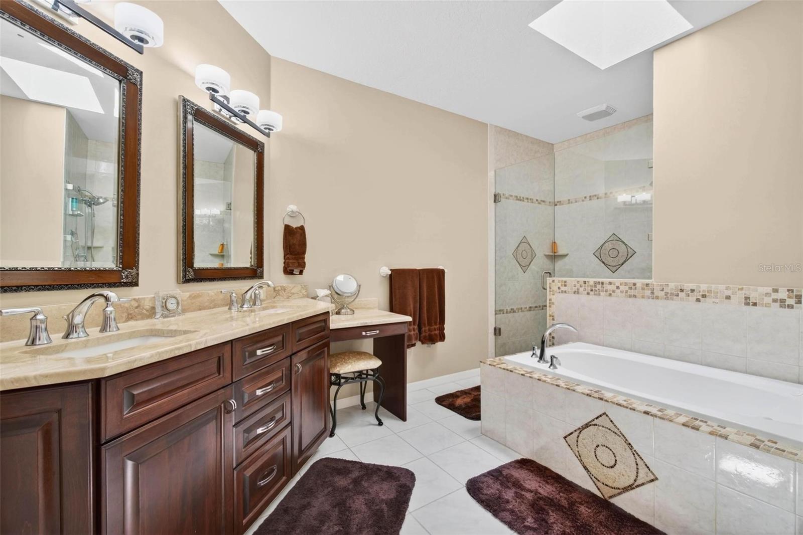 Image 23 of 49 For 1033 Pinellas Bayway S