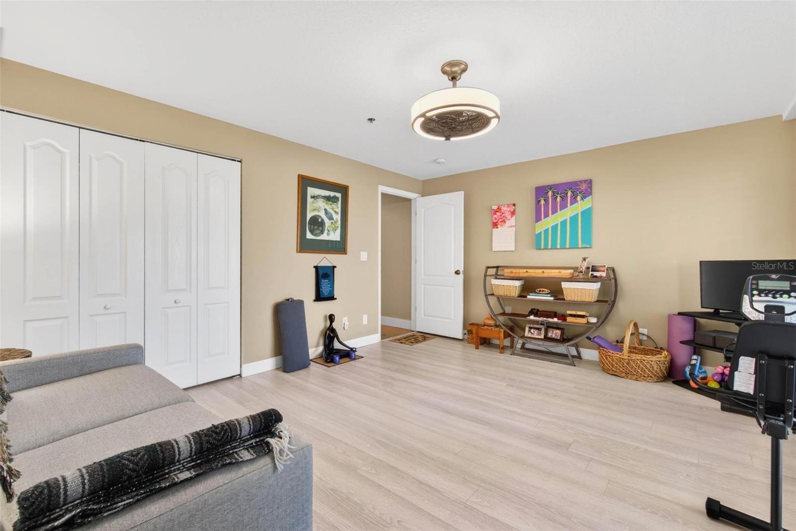 Image 36 of 49 For 1033 Pinellas Bayway S