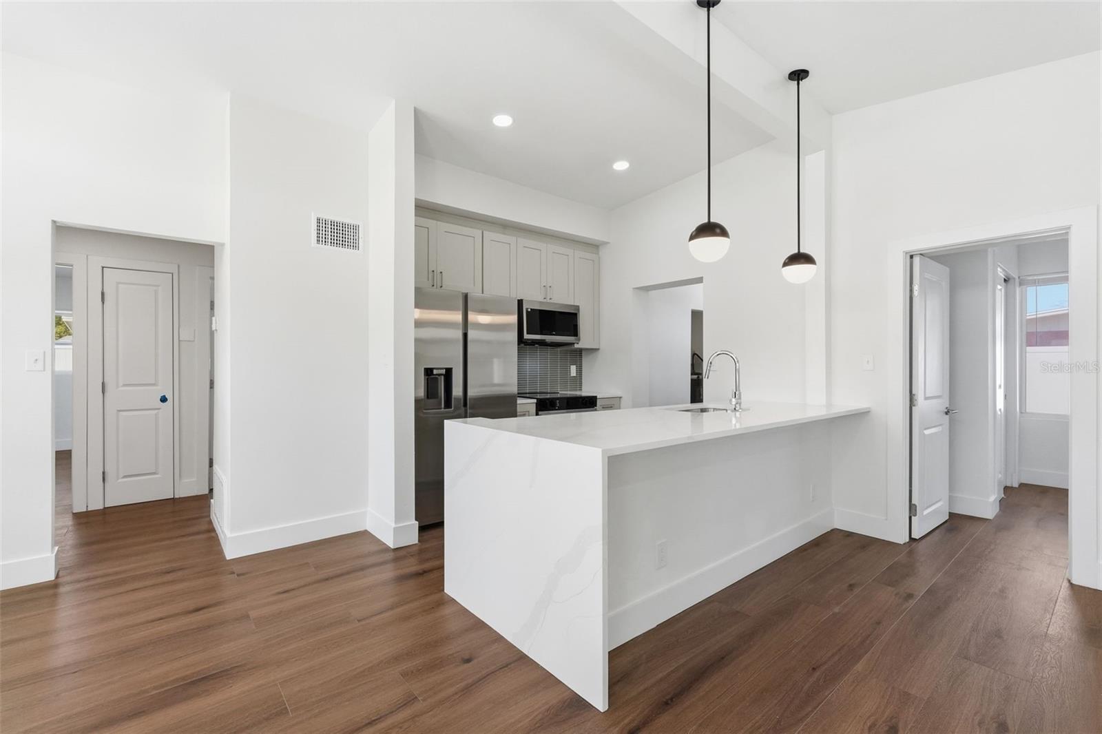 Image 15 of 52 For 2989 Greenbriar Street