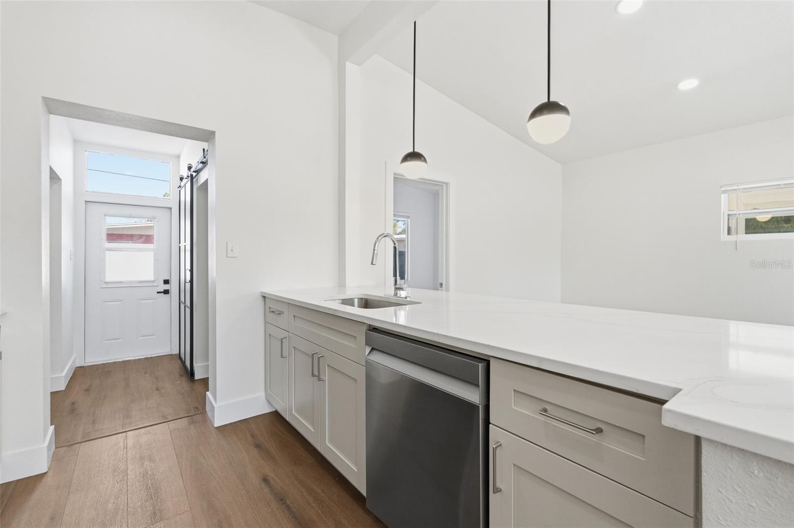 Image 17 of 52 For 2989 Greenbriar Street