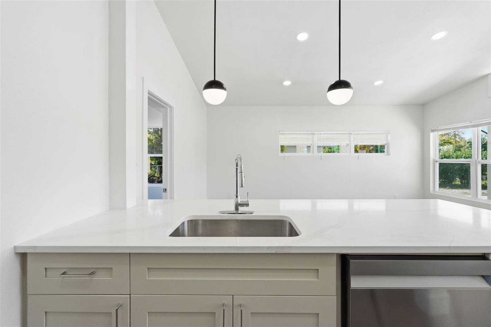 Image 19 of 52 For 2989 Greenbriar Street