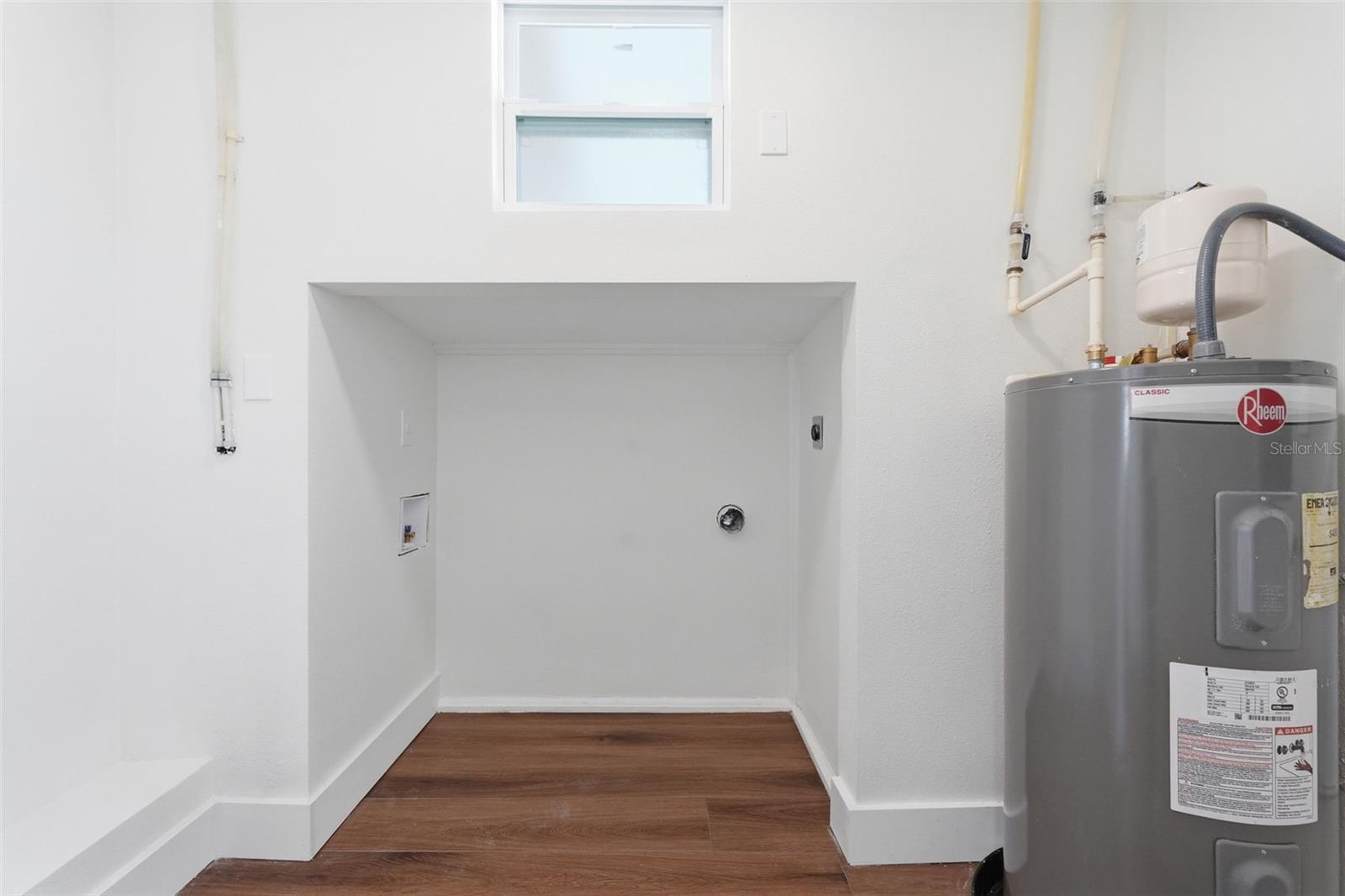 Image 21 of 52 For 2989 Greenbriar Street
