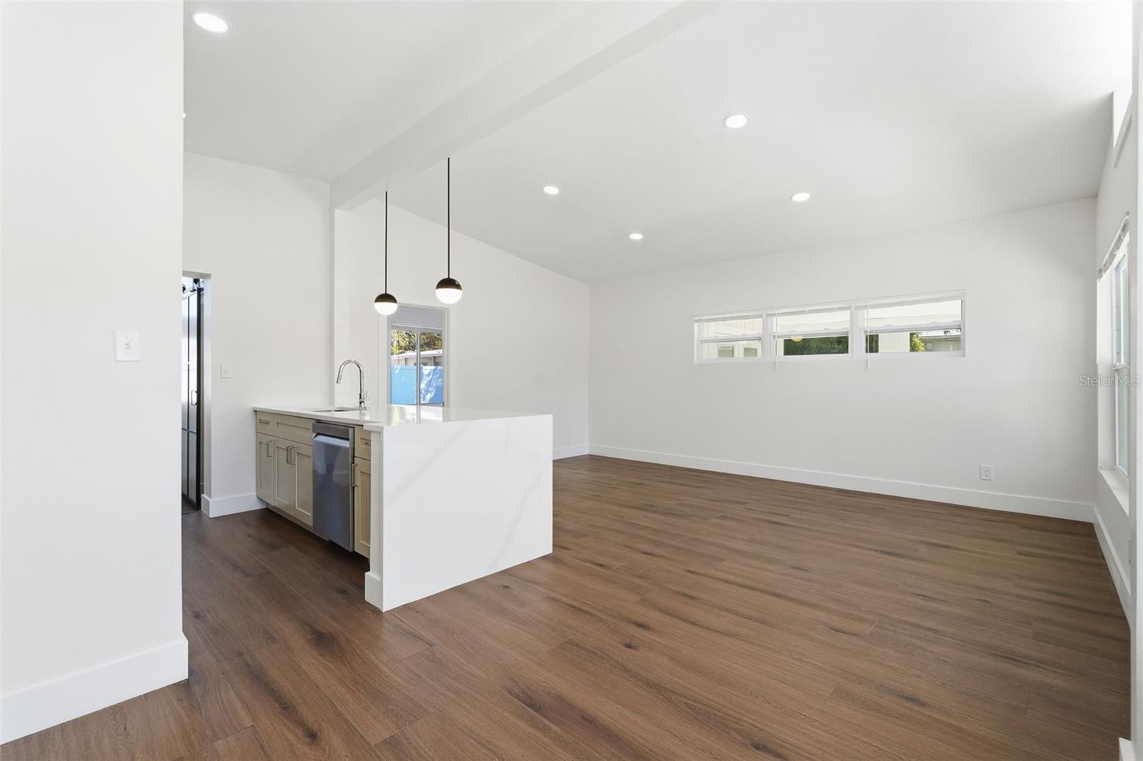 Image 25 of 52 For 2989 Greenbriar Street
