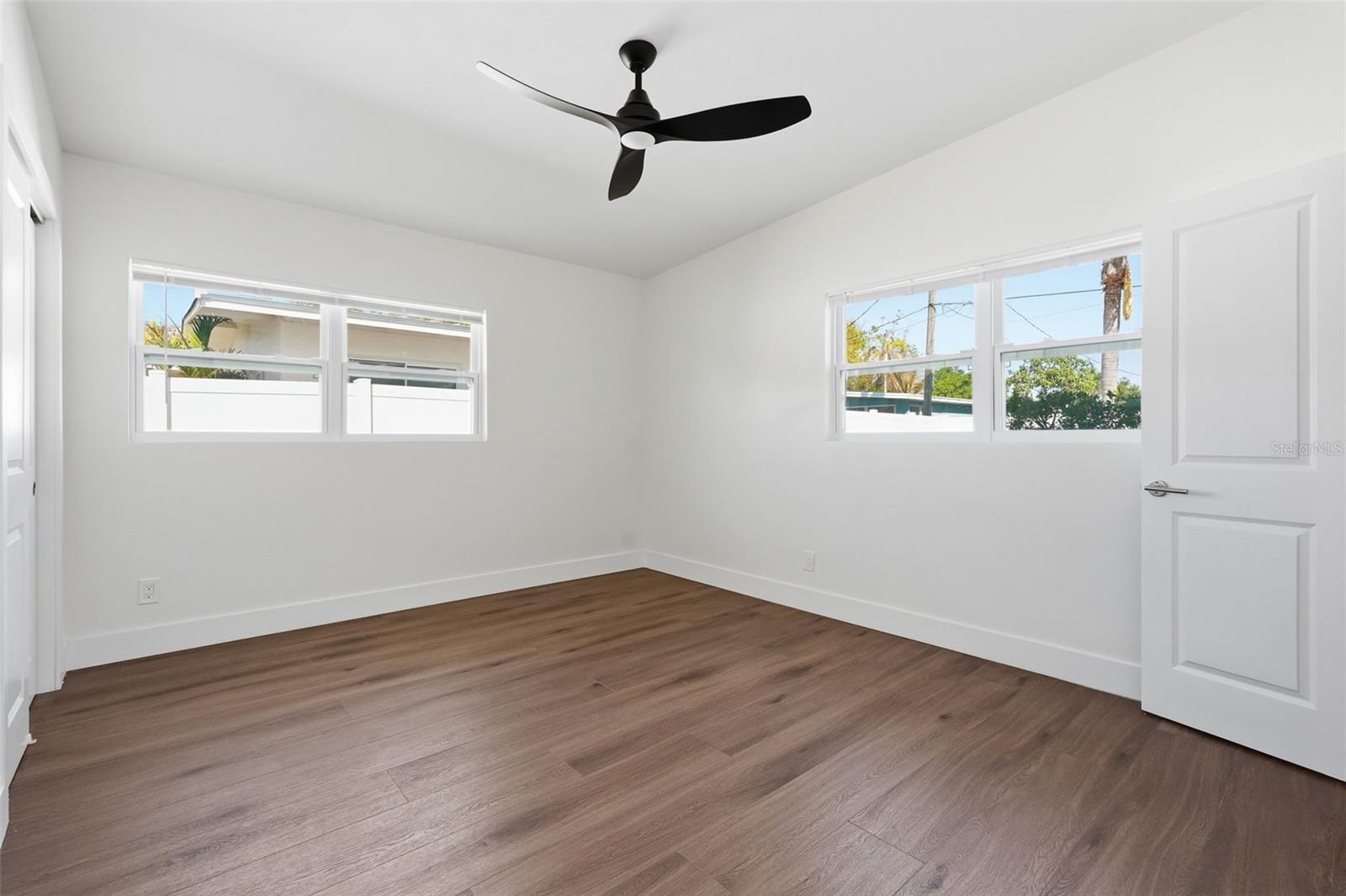 Image 29 of 52 For 2989 Greenbriar Street