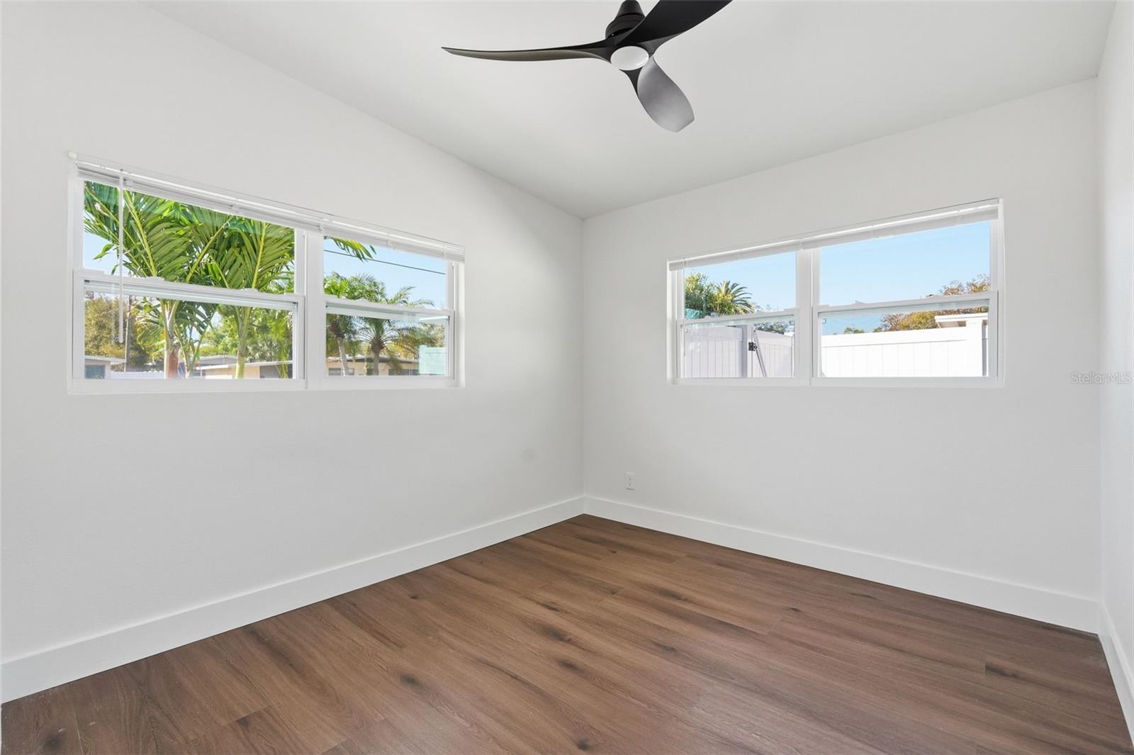 Image 35 of 52 For 2989 Greenbriar Street