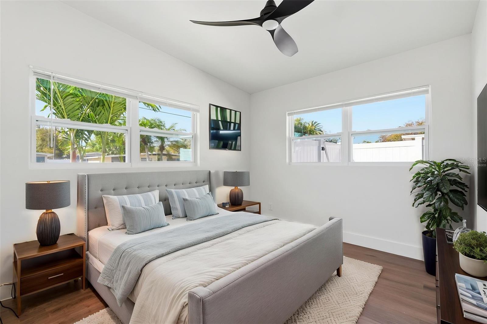 Image 36 of 52 For 2989 Greenbriar Street