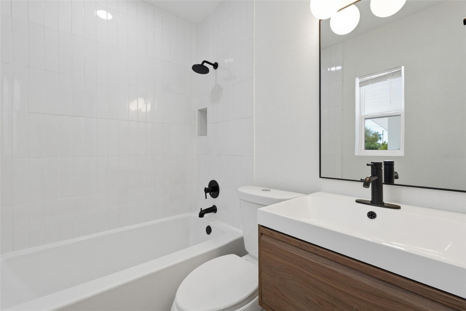 Image 39 of 52 For 2989 Greenbriar Street