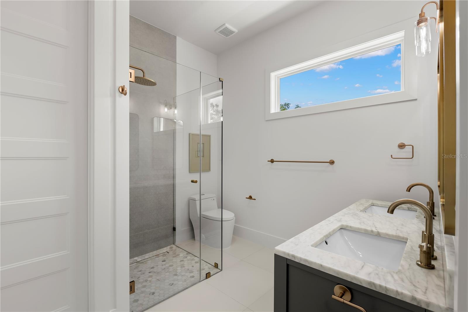 Image 10 of 77 For 511 Buckingham Avenue E