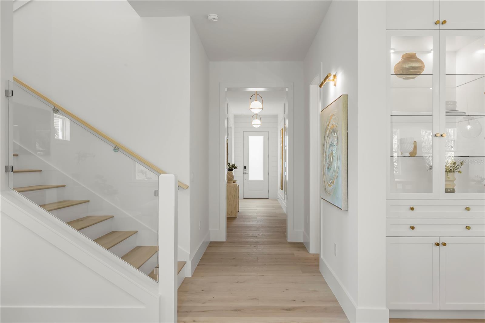 Image 11 of 77 For 511 Buckingham Avenue E
