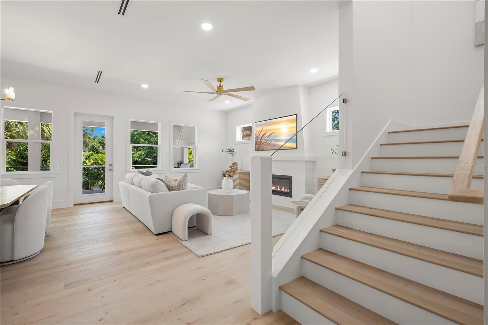 Image 13 of 77 For 511 Buckingham Avenue E