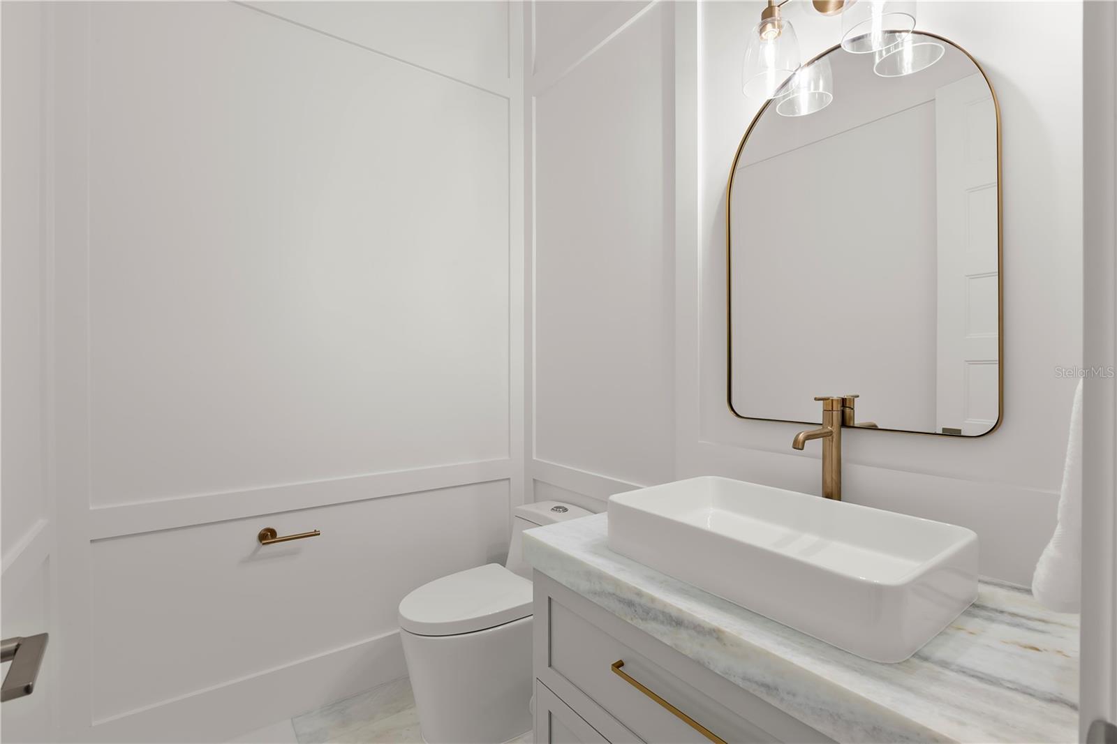 Image 15 of 77 For 511 Buckingham Avenue E