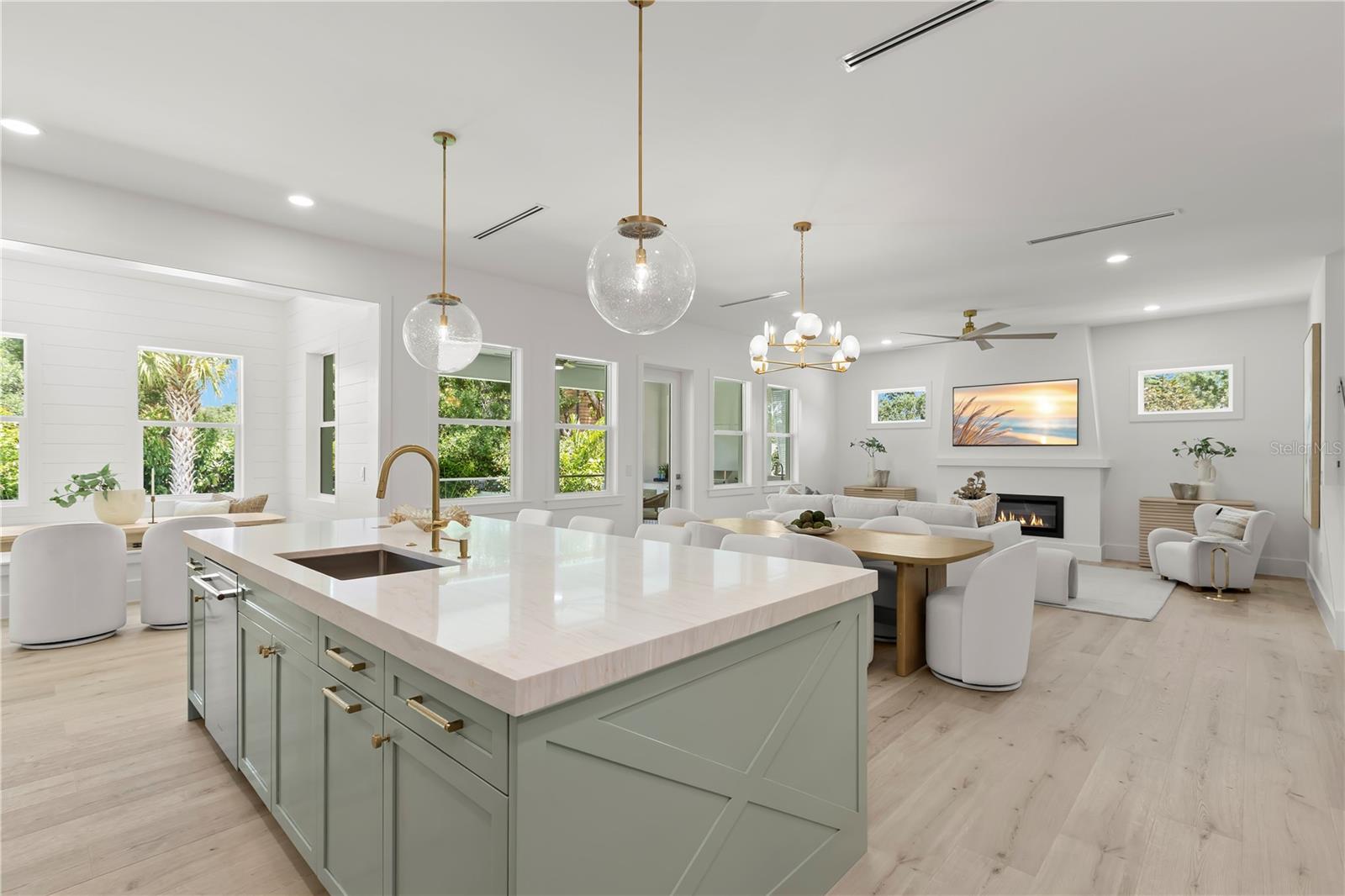 Image 16 of 77 For 511 Buckingham Avenue E