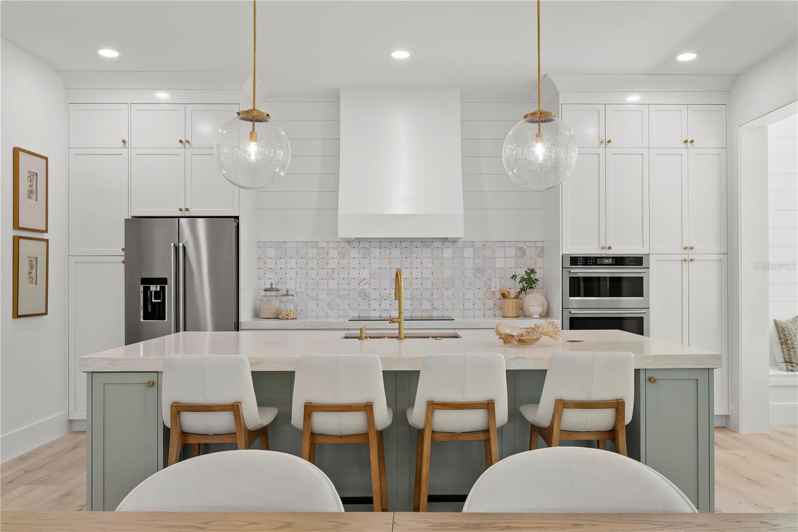 Image 19 of 77 For 511 Buckingham Avenue E