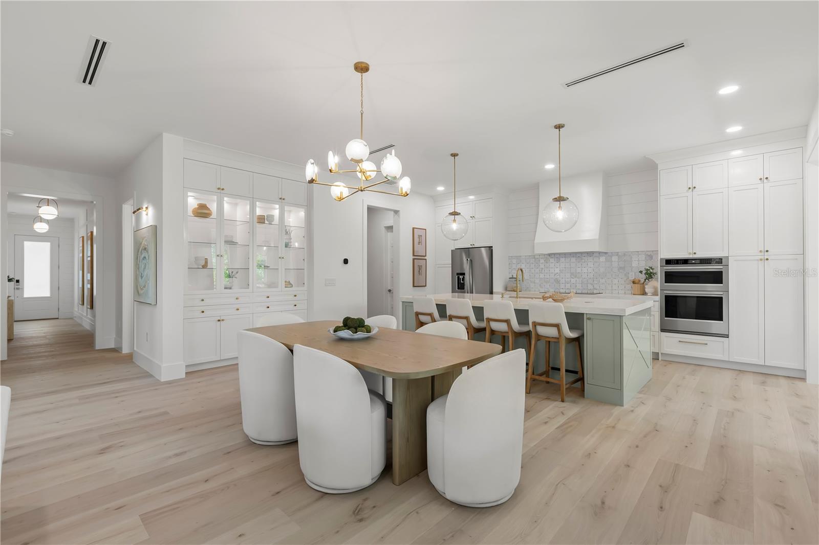 Image 20 of 77 For 511 Buckingham Avenue E